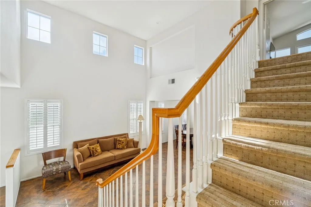 22939 Raintree, Saugus, California 91390 home-pic-15